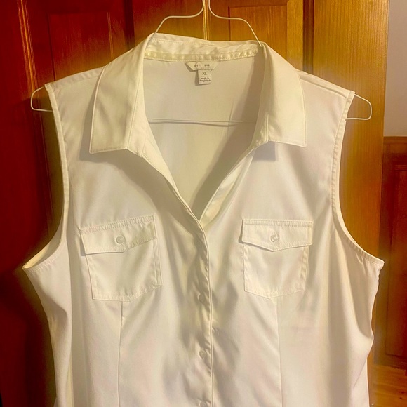 Women’s white sleeveless button top - Picture 2 of 4